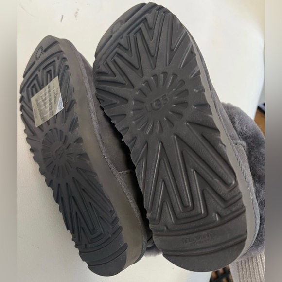 UGG classic gray mini fluff boots size 6 NWOB - Picture 9 of 9
